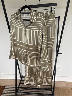 4th + Reckless Striped Button-Front Blouse in Taupe & White